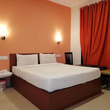Elite Inn Лонавала Екстериор снимка