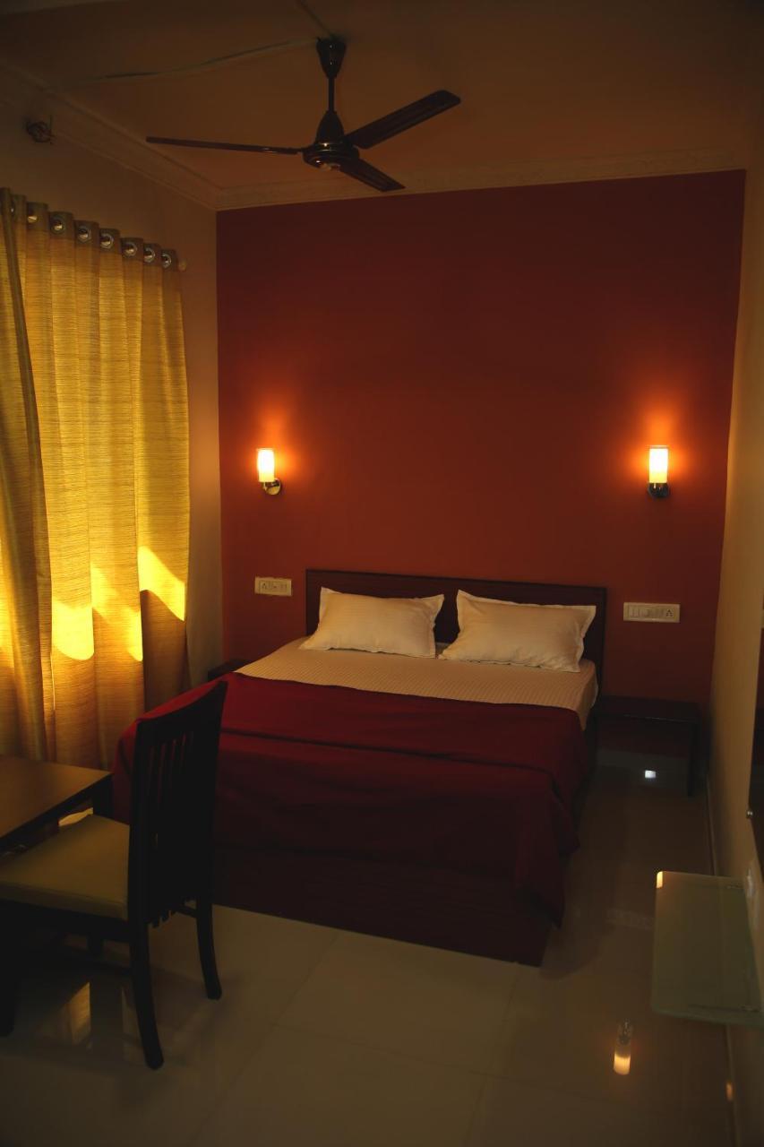 Elite Inn Лонавала Екстериор снимка