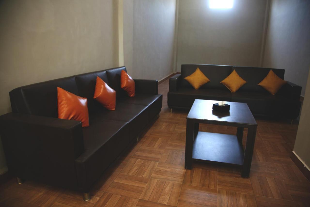 Elite Inn Лонавала Екстериор снимка