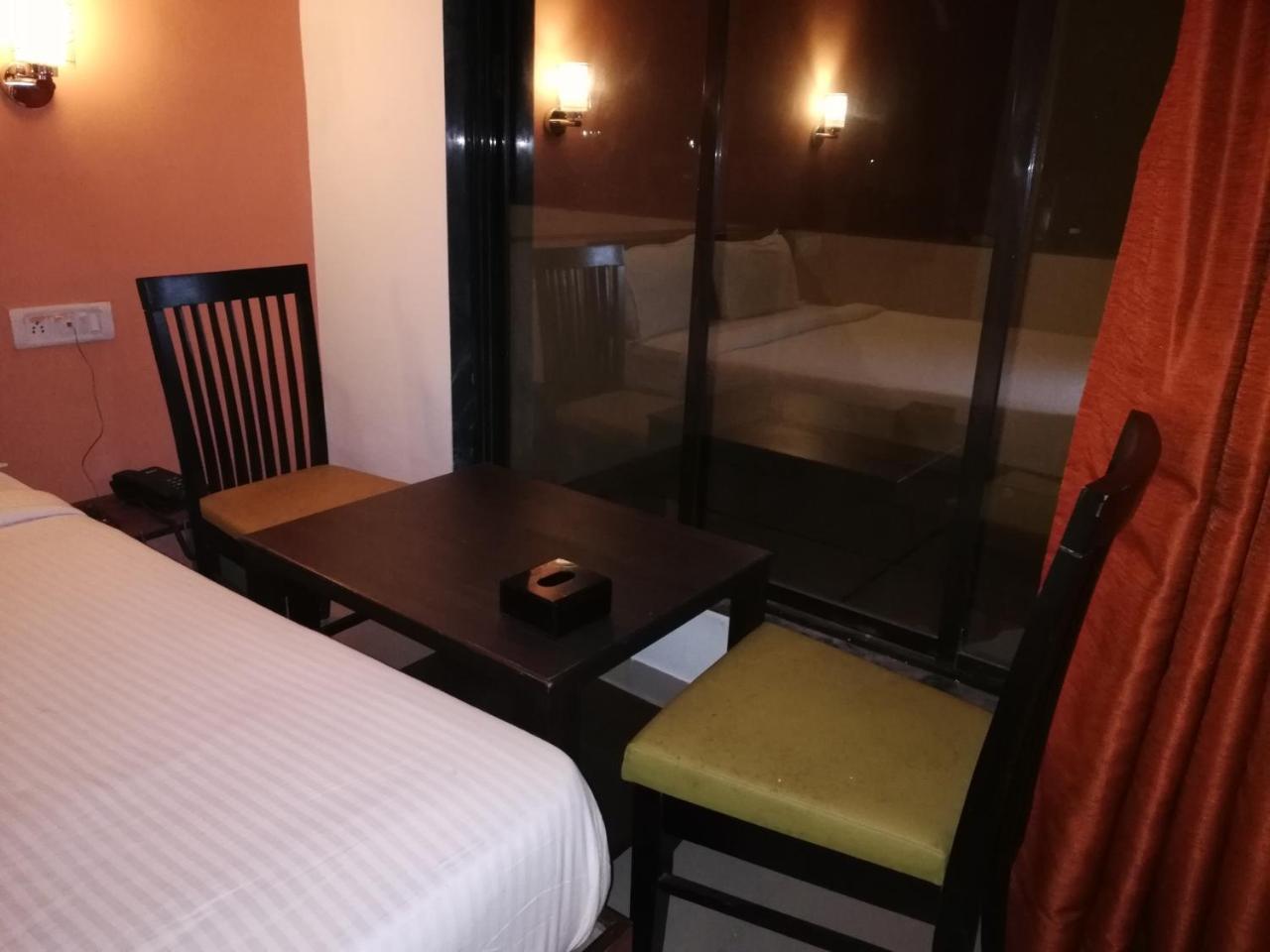 Elite Inn Лонавала Екстериор снимка