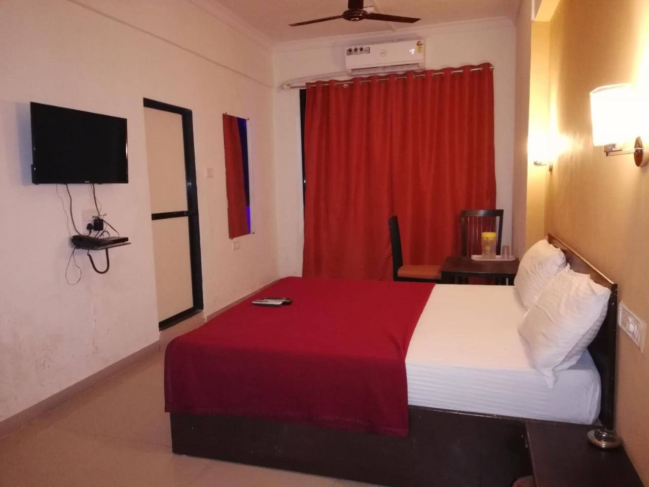 Elite Inn Лонавала Екстериор снимка