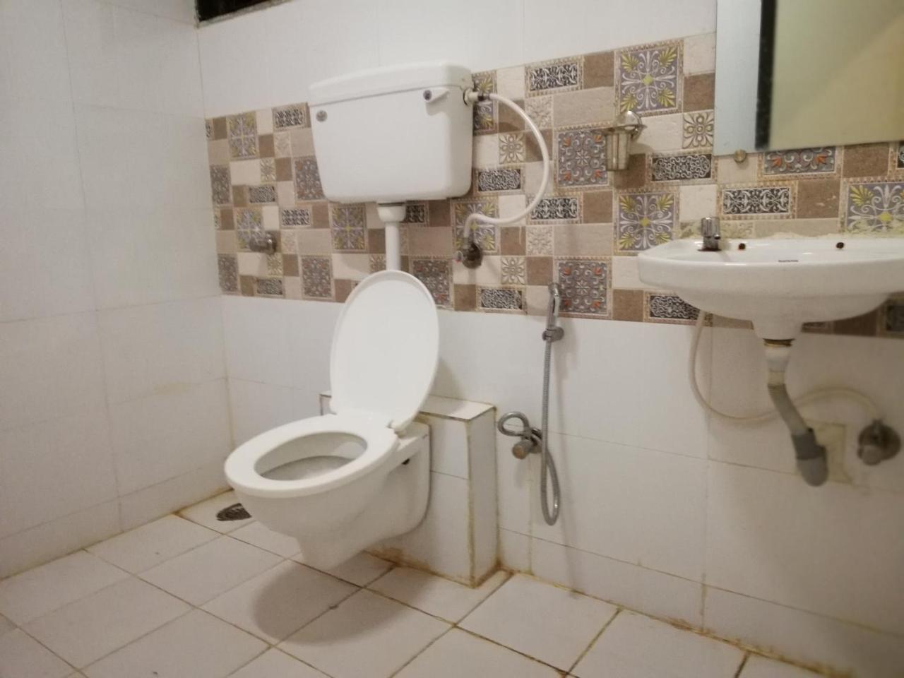 Elite Inn Лонавала Екстериор снимка