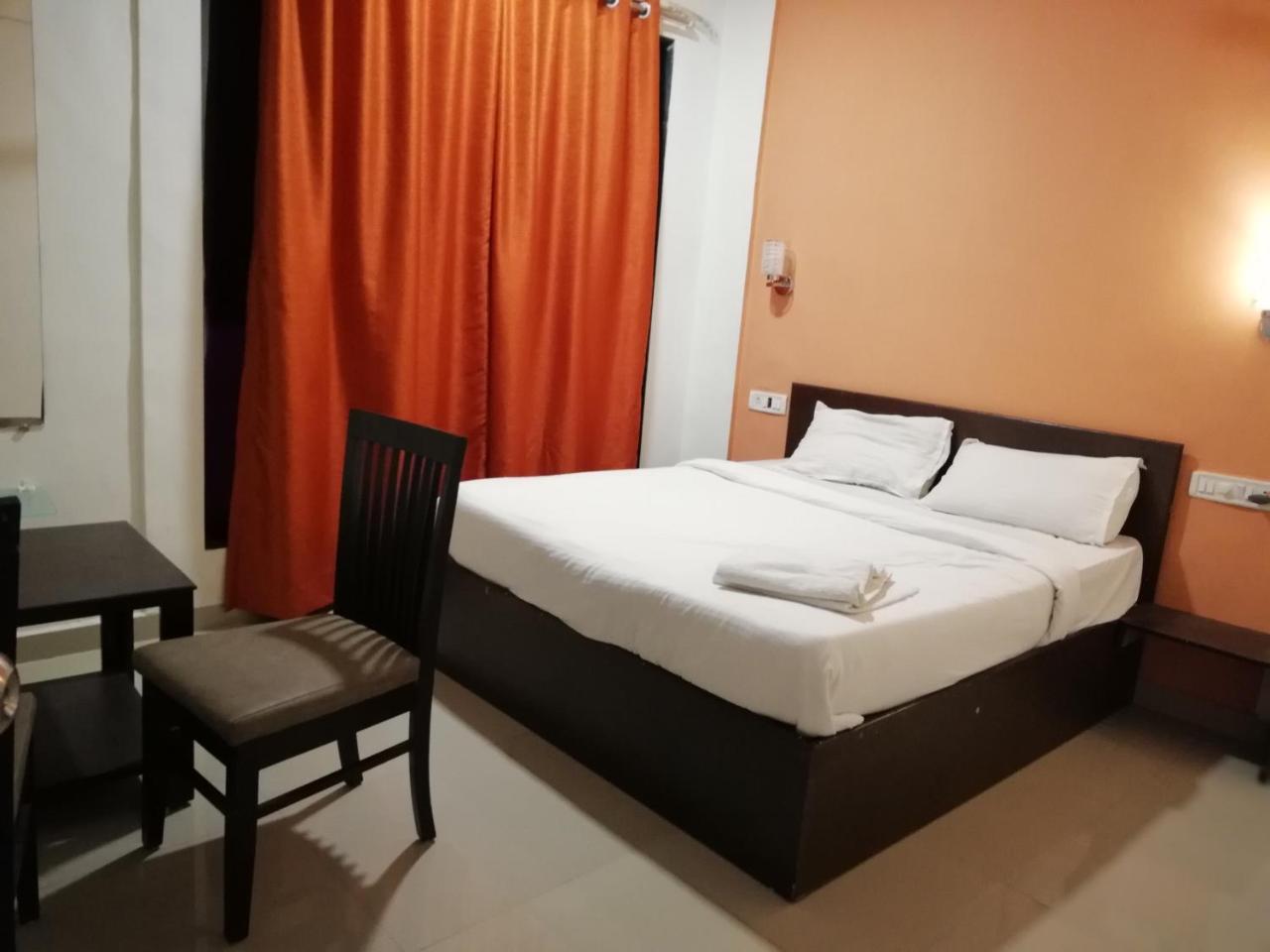 Elite Inn Лонавала Екстериор снимка