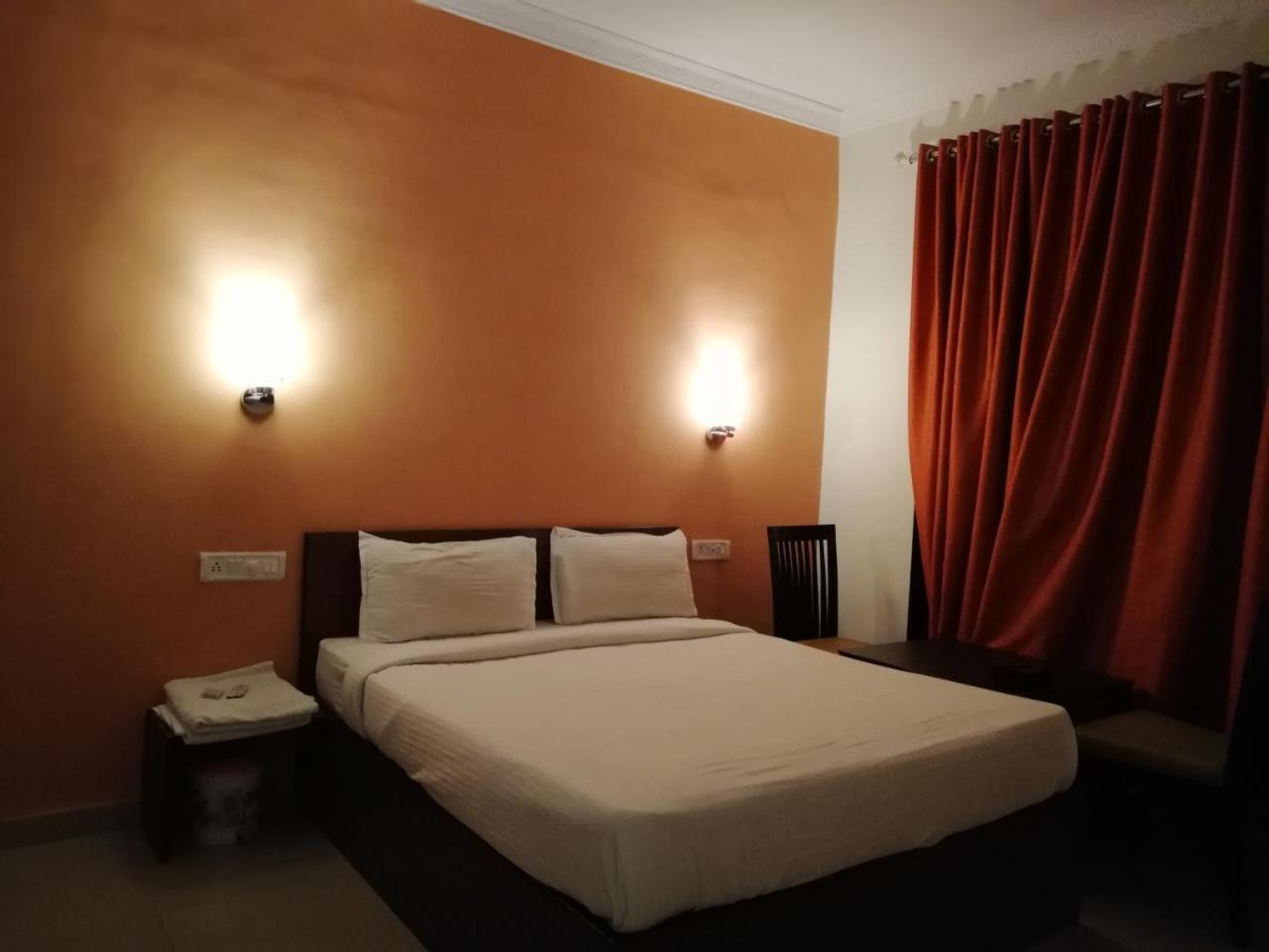 Elite Inn Лонавала Екстериор снимка